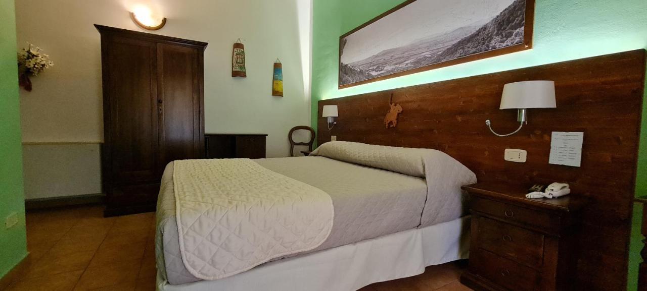 Locanda Mossa Dei Barbari Buriano  Luaran gambar